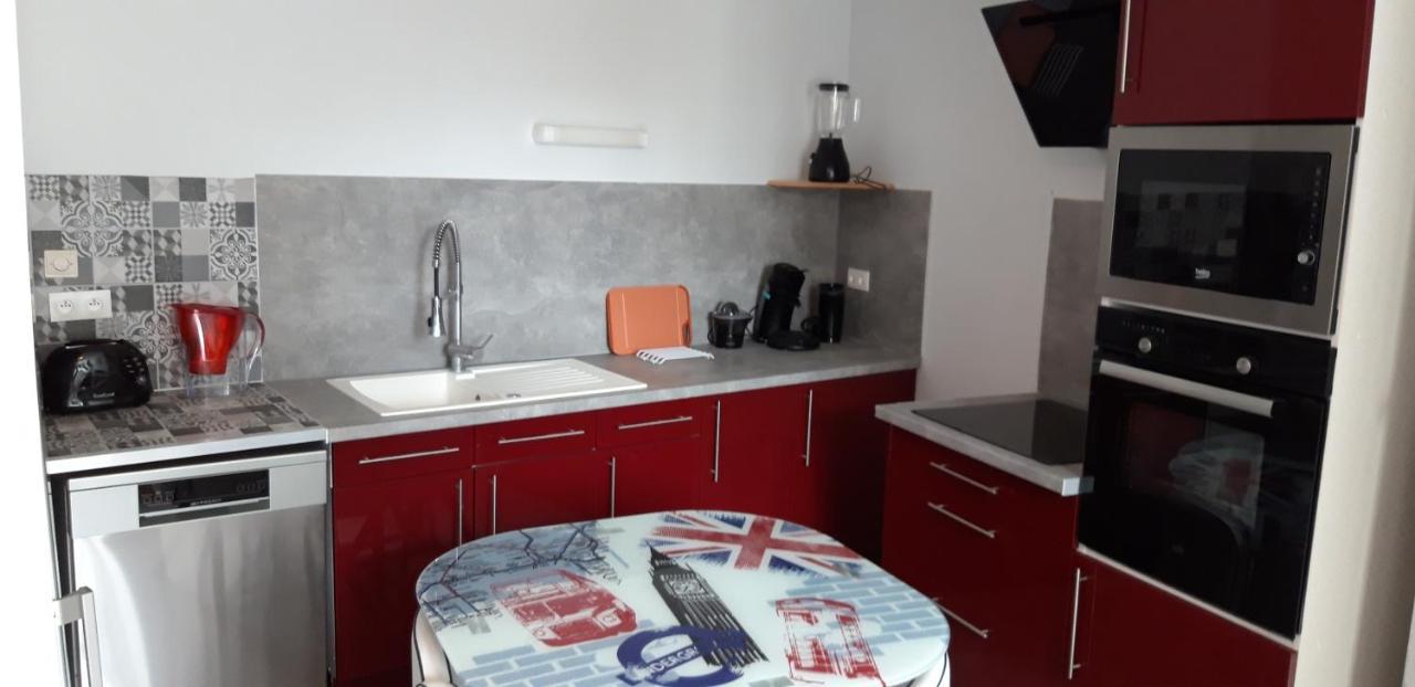 Triplex Tout Confort, Plein Centre Ville Bauge En Anjou Buitenkant foto