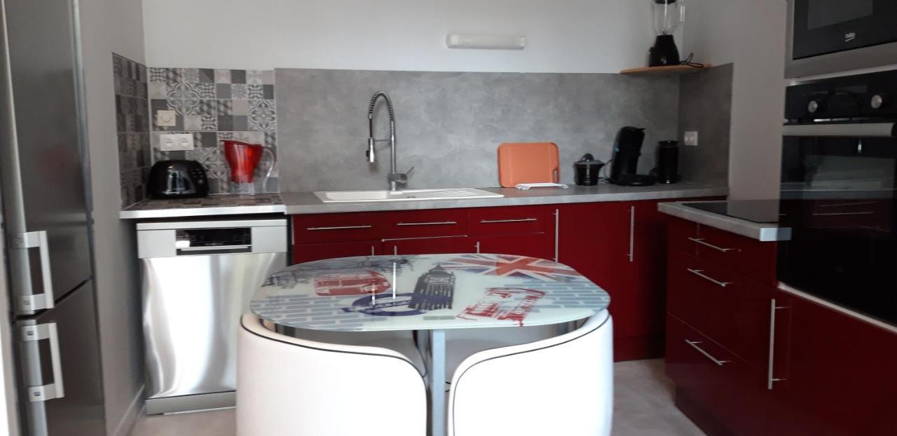 Triplex Tout Confort, Plein Centre Ville Bauge En Anjou Buitenkant foto