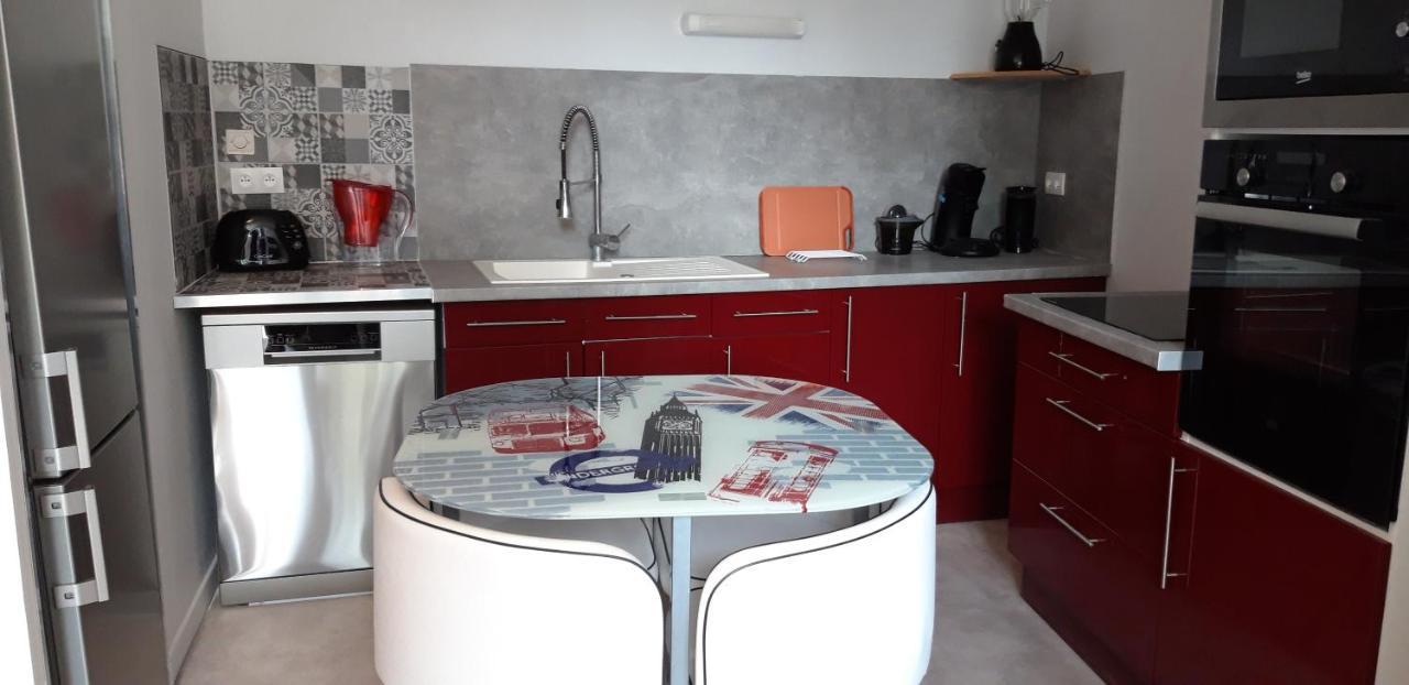 Triplex Tout Confort, Plein Centre Ville Bauge En Anjou Buitenkant foto