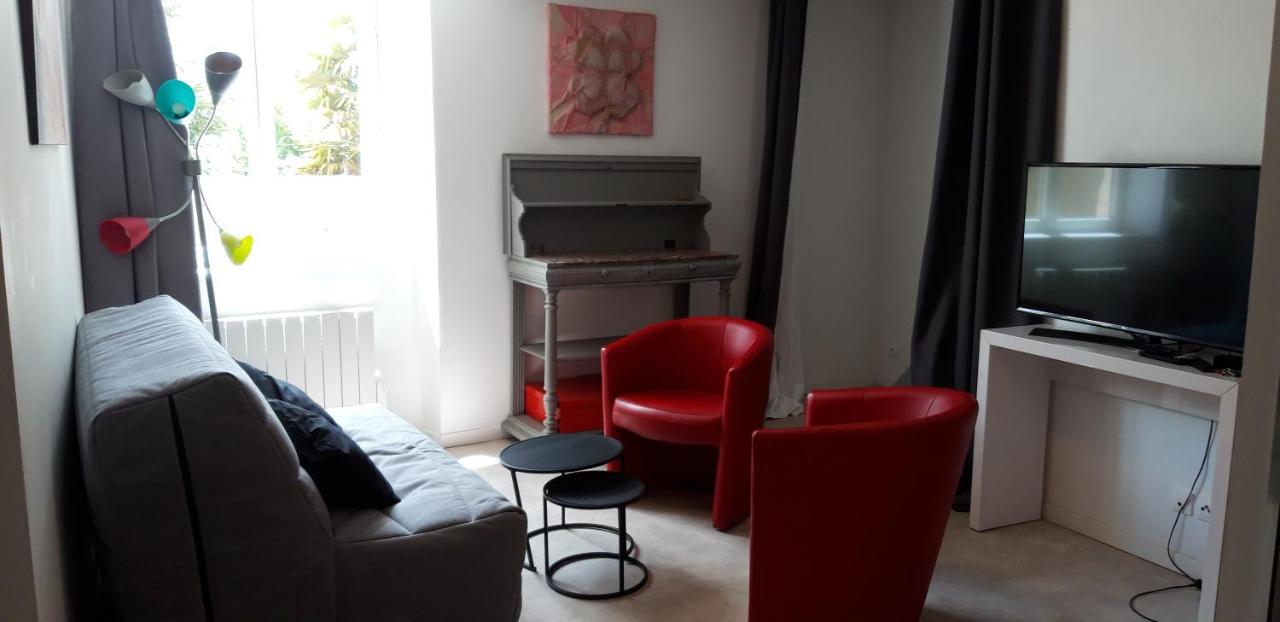 Triplex Tout Confort, Plein Centre Ville Bauge En Anjou Buitenkant foto